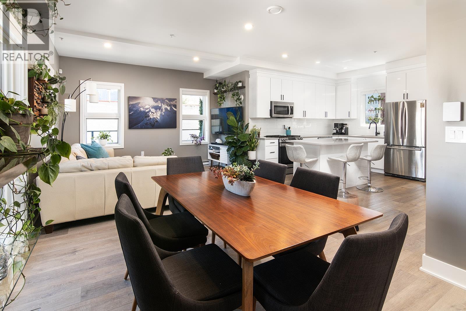 213 37842 THIRD AVENUE, Squamish