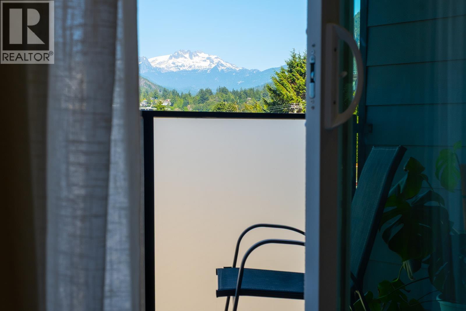 213 37842 THIRD AVENUE, Squamish