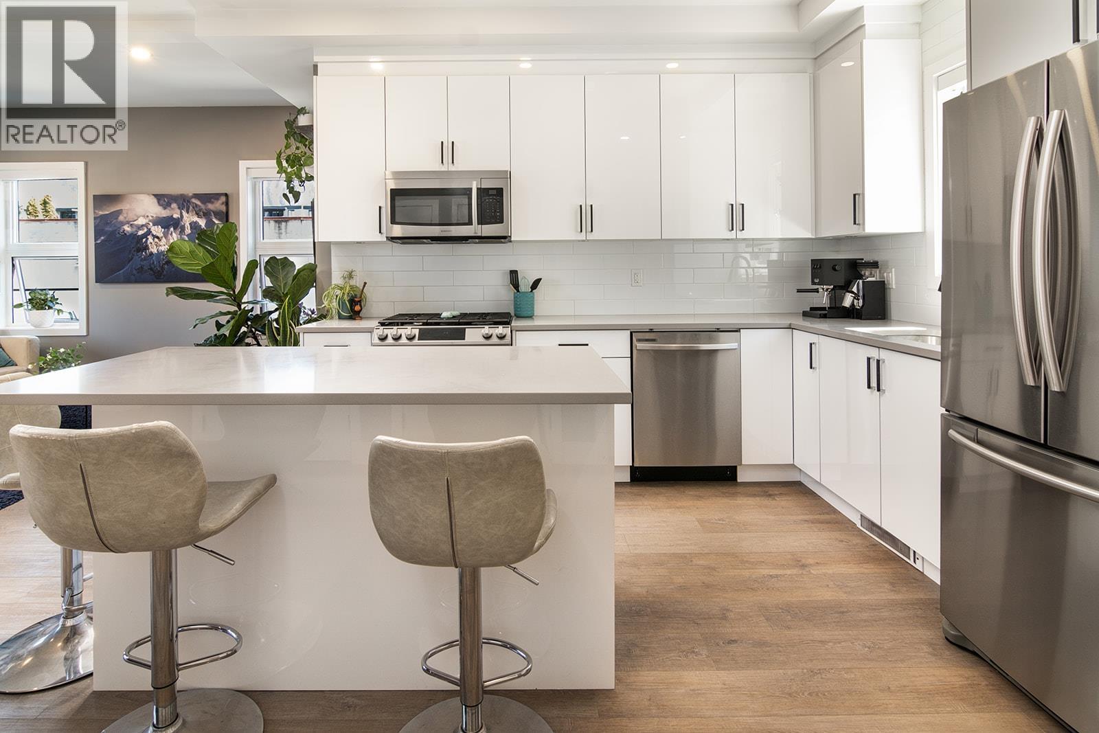 213 37842 THIRD AVENUE, Squamish