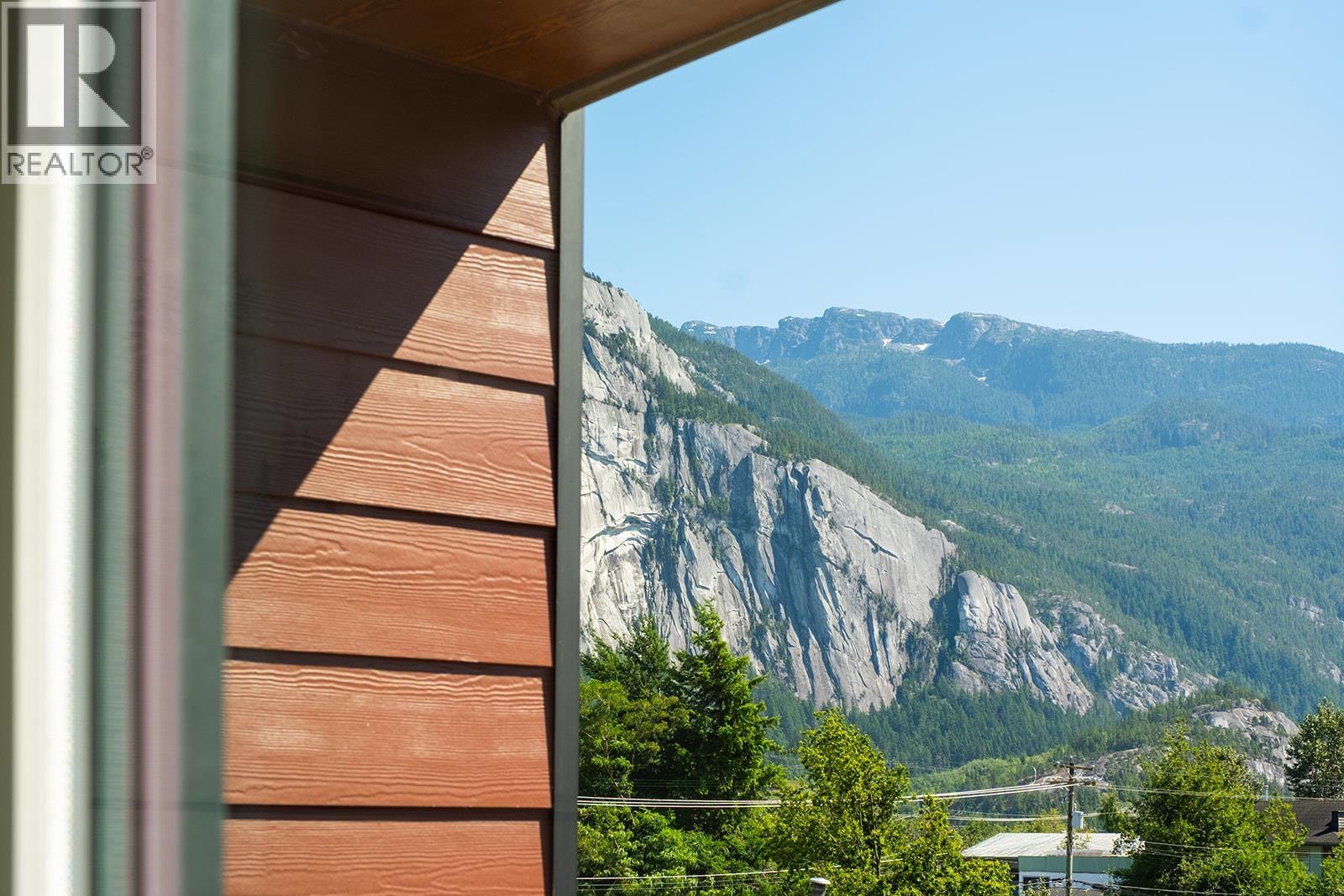 213 37842 THIRD AVENUE, Squamish