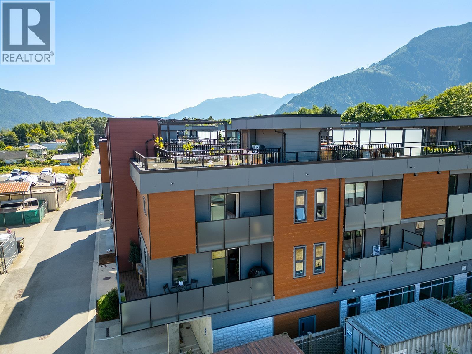 213 37842 THIRD AVENUE, Squamish