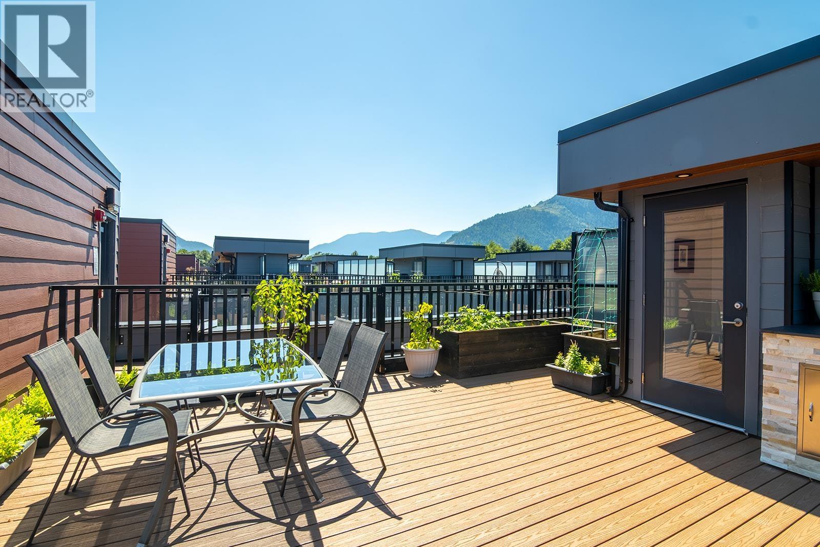 213 37842 THIRD AVENUE, Squamish