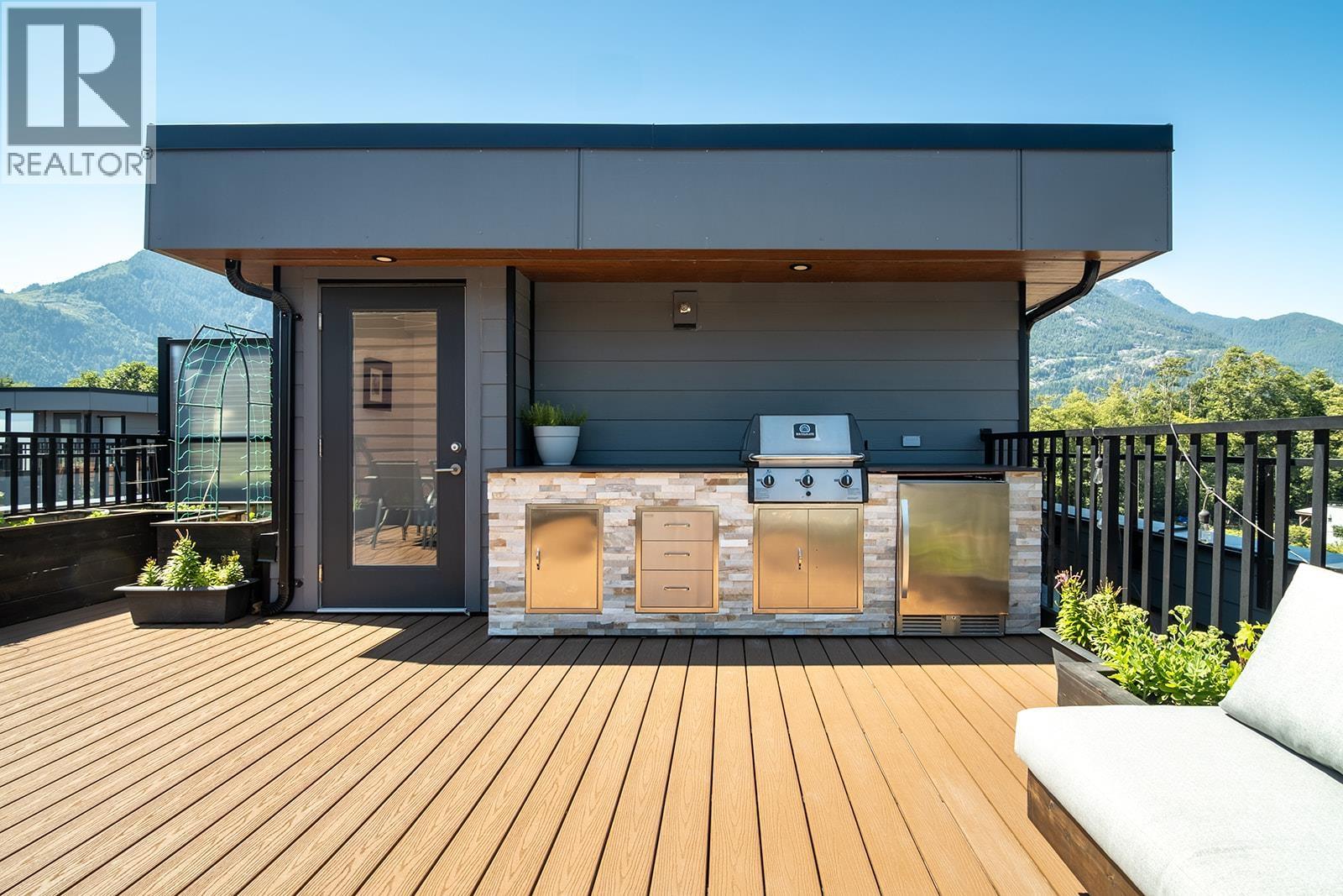 213 37842 THIRD AVENUE, Squamish