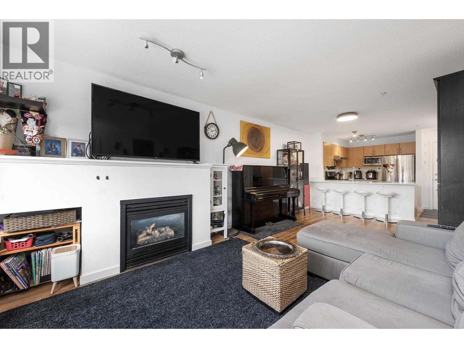 202 38003 SECOND AVENUE, Squamish