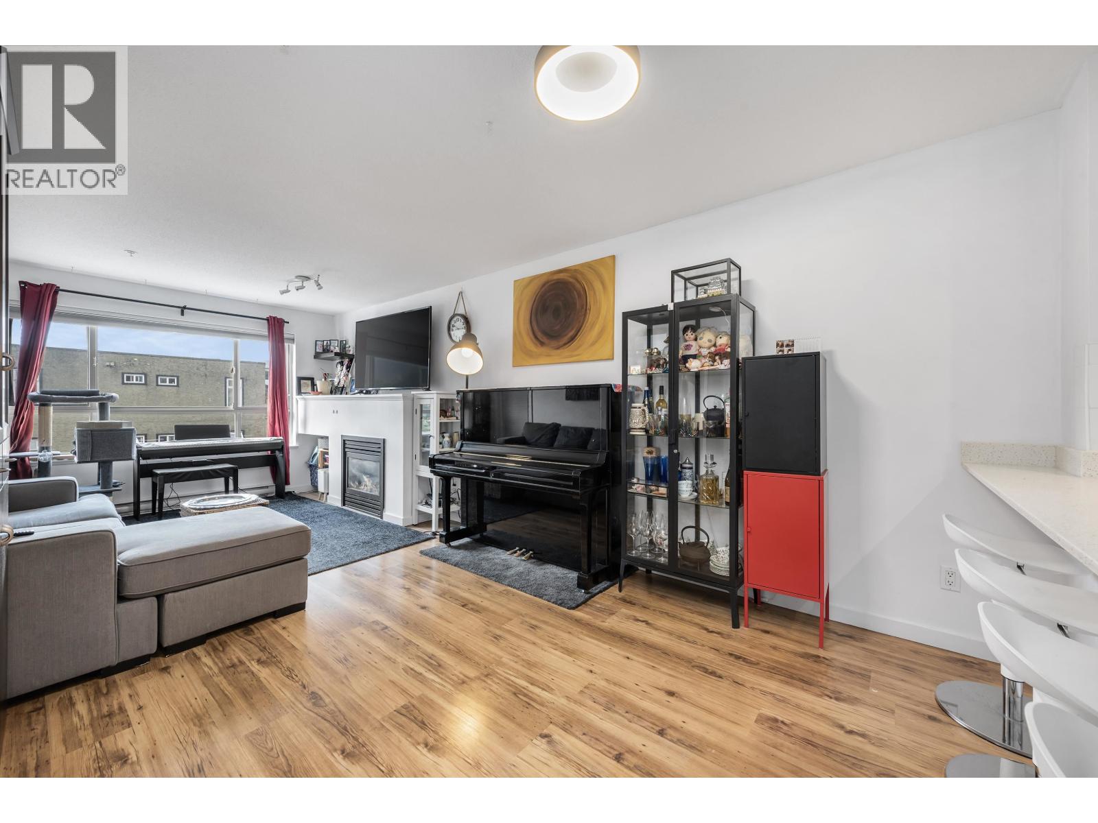 202 38003 SECOND AVENUE, Squamish