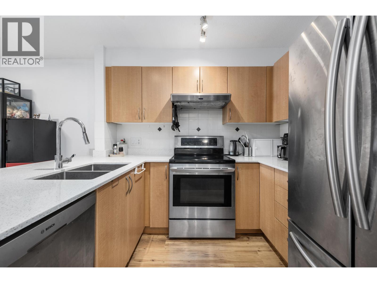 202 38003 SECOND AVENUE, Squamish