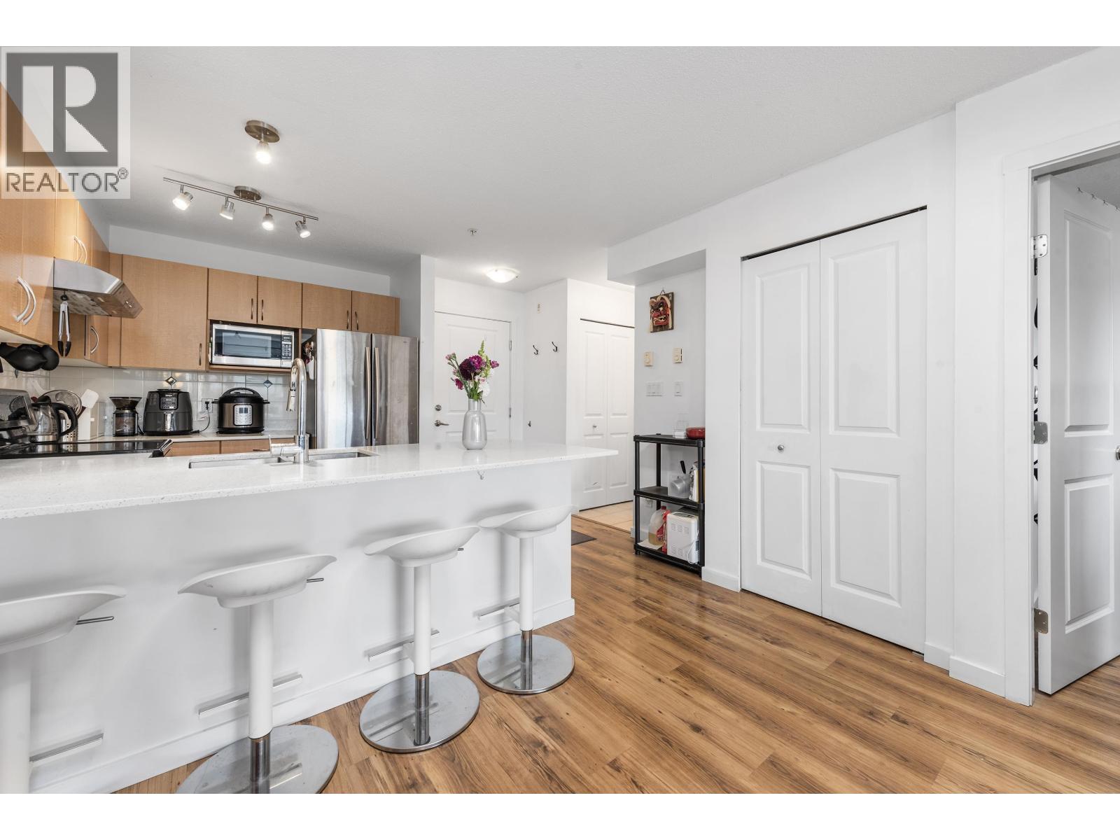 202 38003 SECOND AVENUE, Squamish