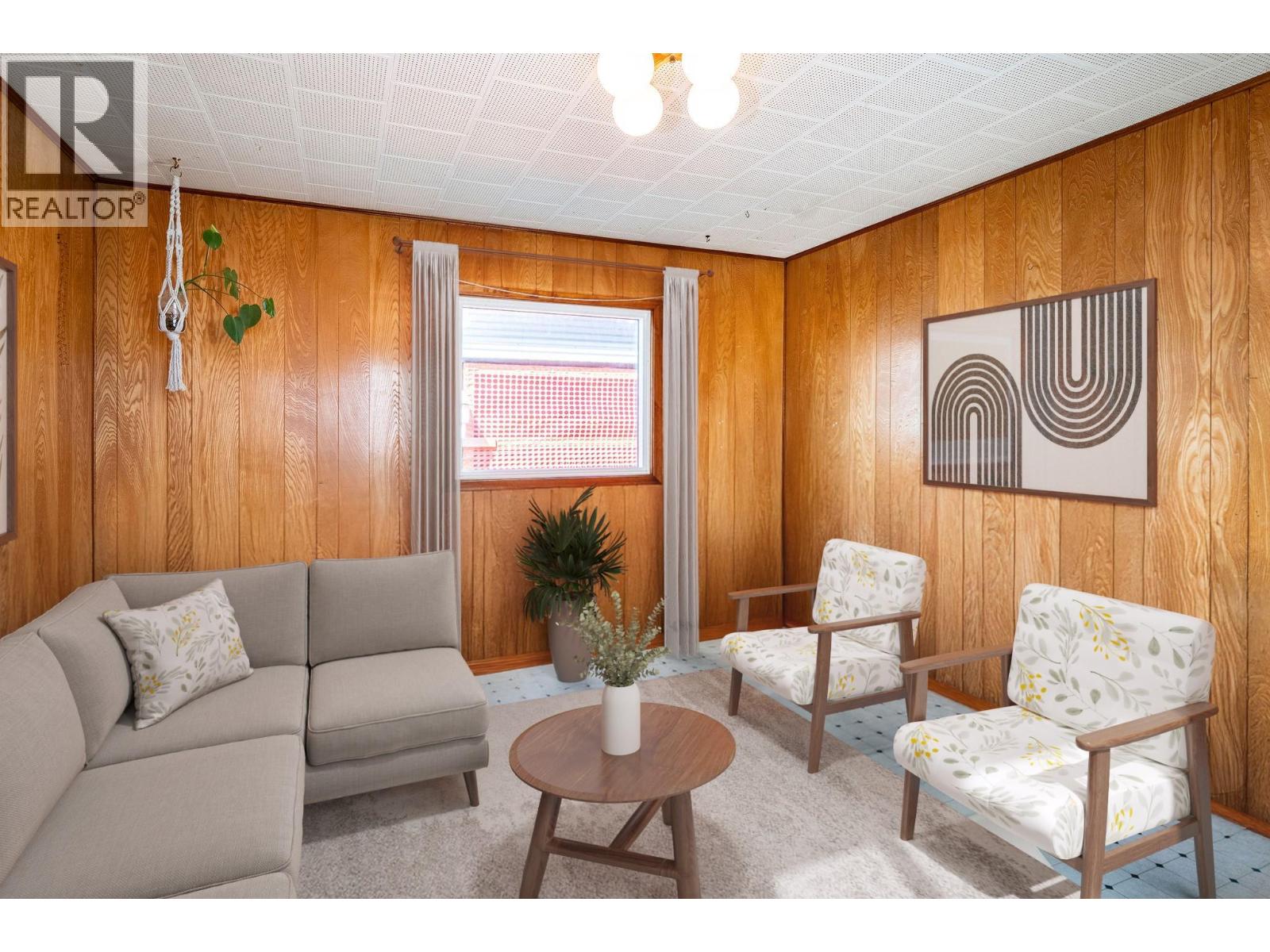 910 Second Street W, Revelstoke