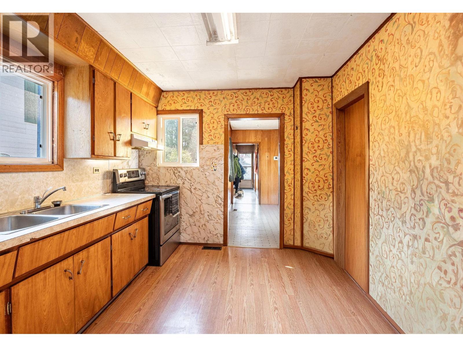 910 Second Street W, Revelstoke