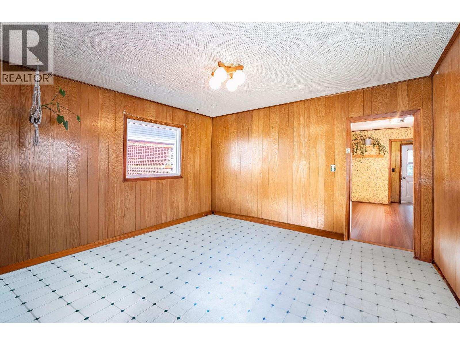 910 Second Street W, Revelstoke
