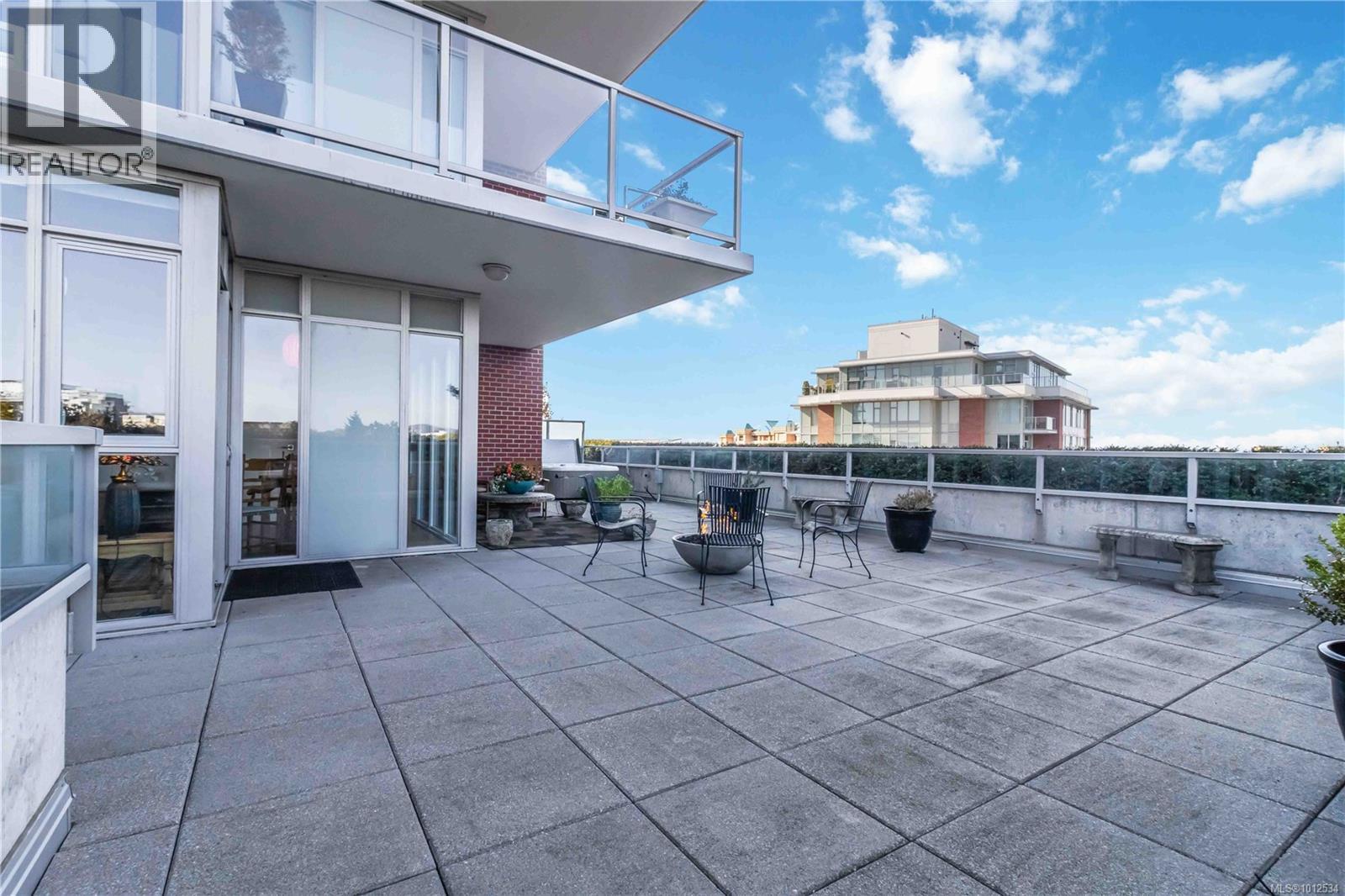 303 83 Saghalie Road, Victoria