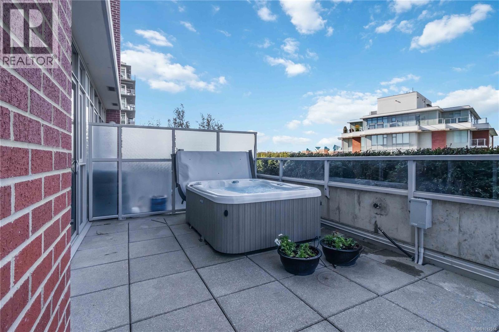 303 83 Saghalie Road, Victoria