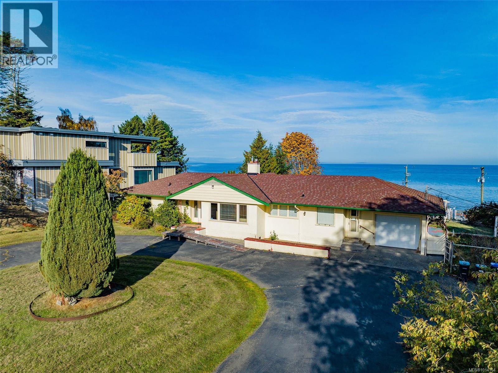 441 Memorial Ave, Qualicum Beach