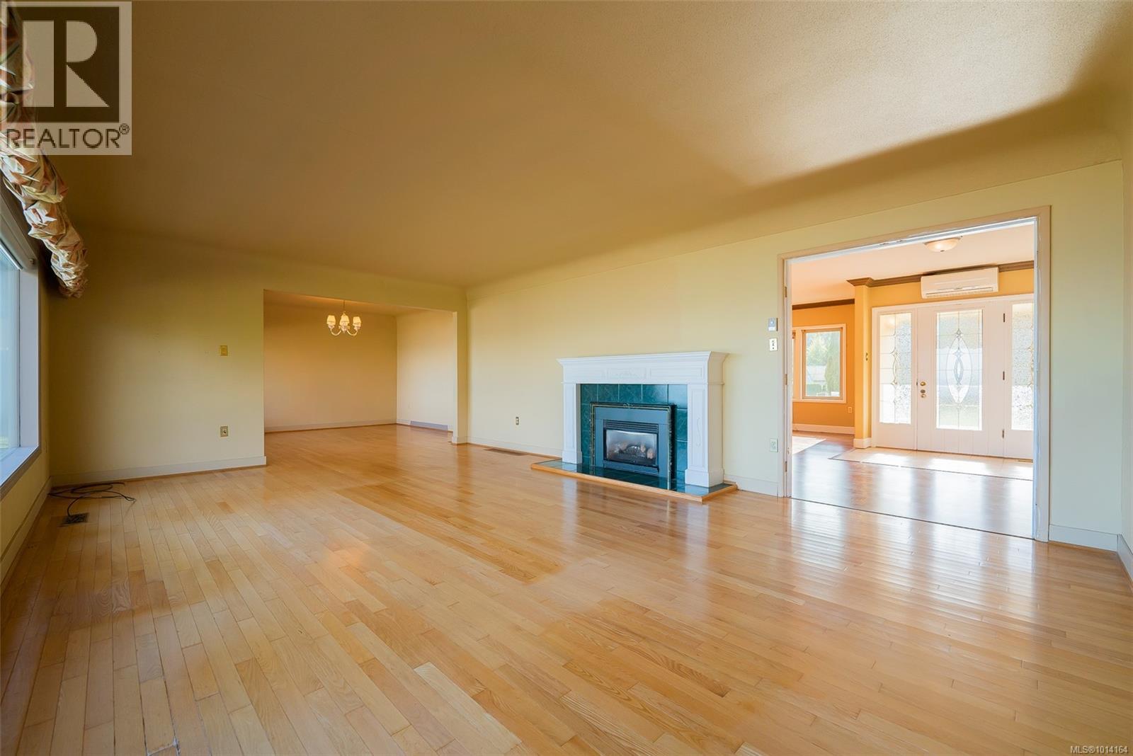 441 Memorial Ave, Qualicum Beach