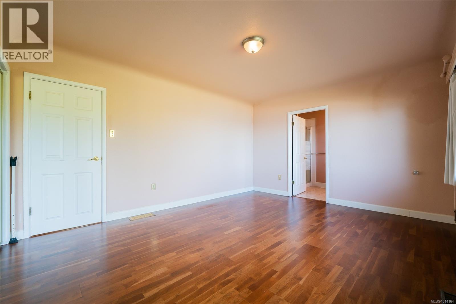 441 Memorial Ave, Qualicum Beach
