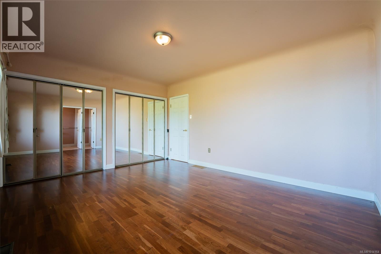 441 Memorial Ave, Qualicum Beach