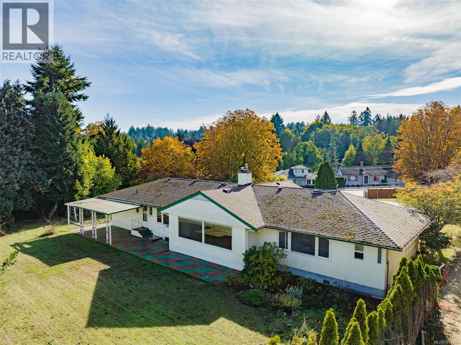 441 Memorial Ave, Qualicum Beach
