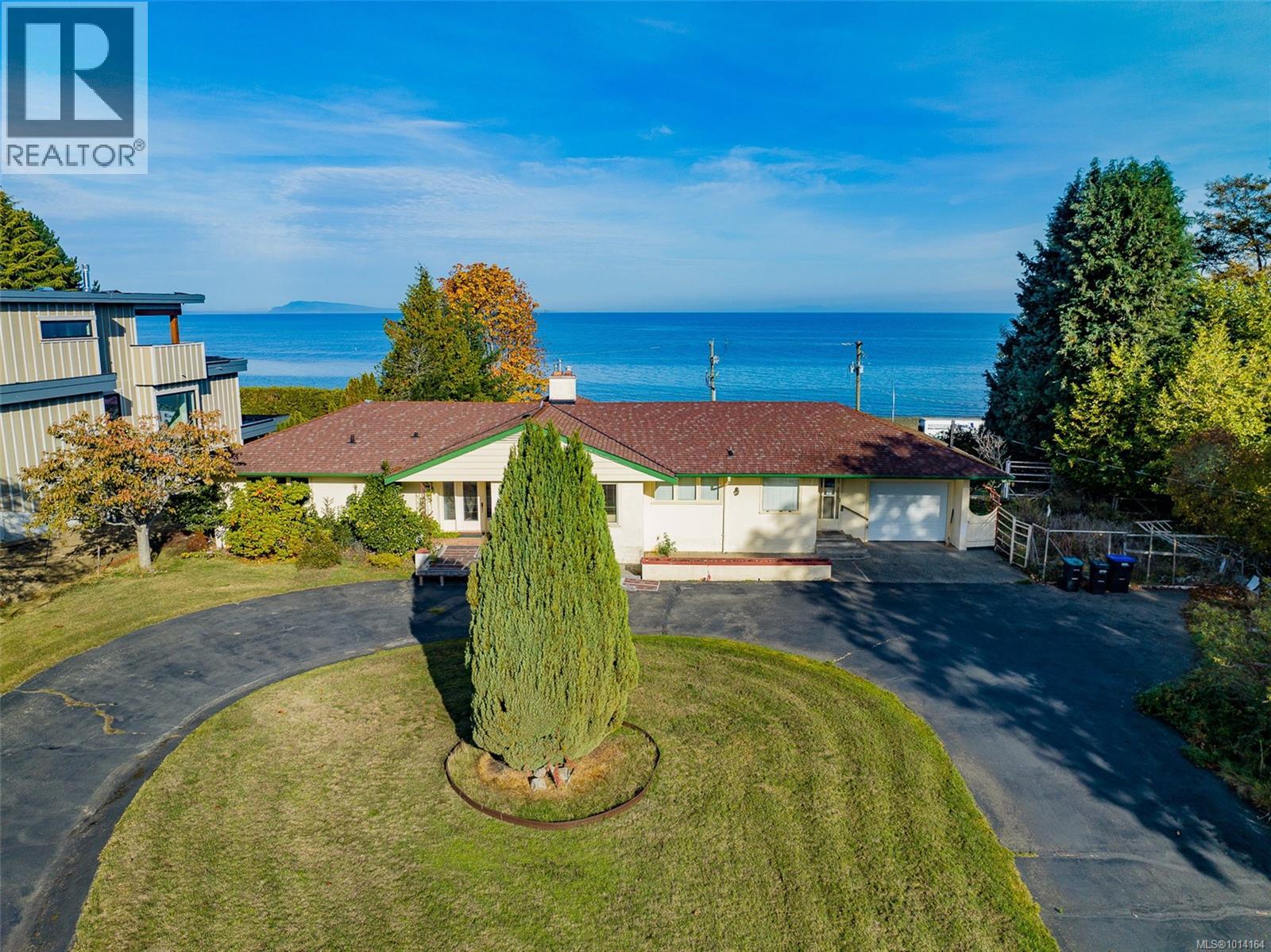 441 Memorial Ave, Qualicum Beach