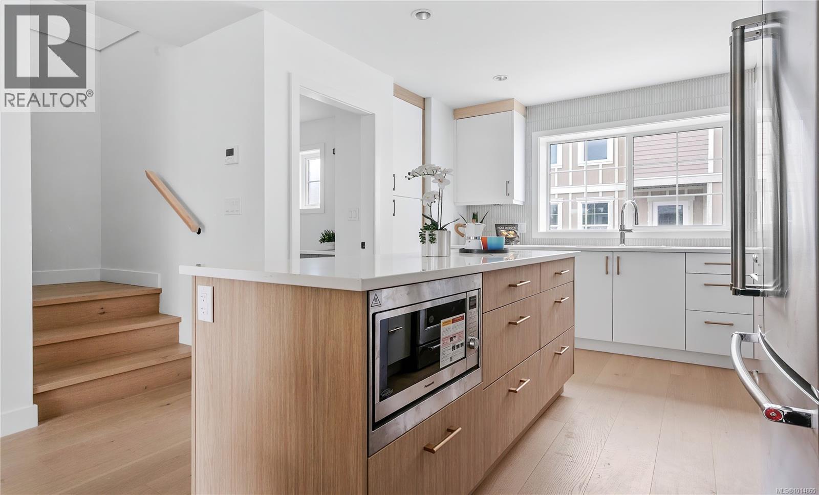 Unit 8 3907 Cedar Hill Rd, Saanich
