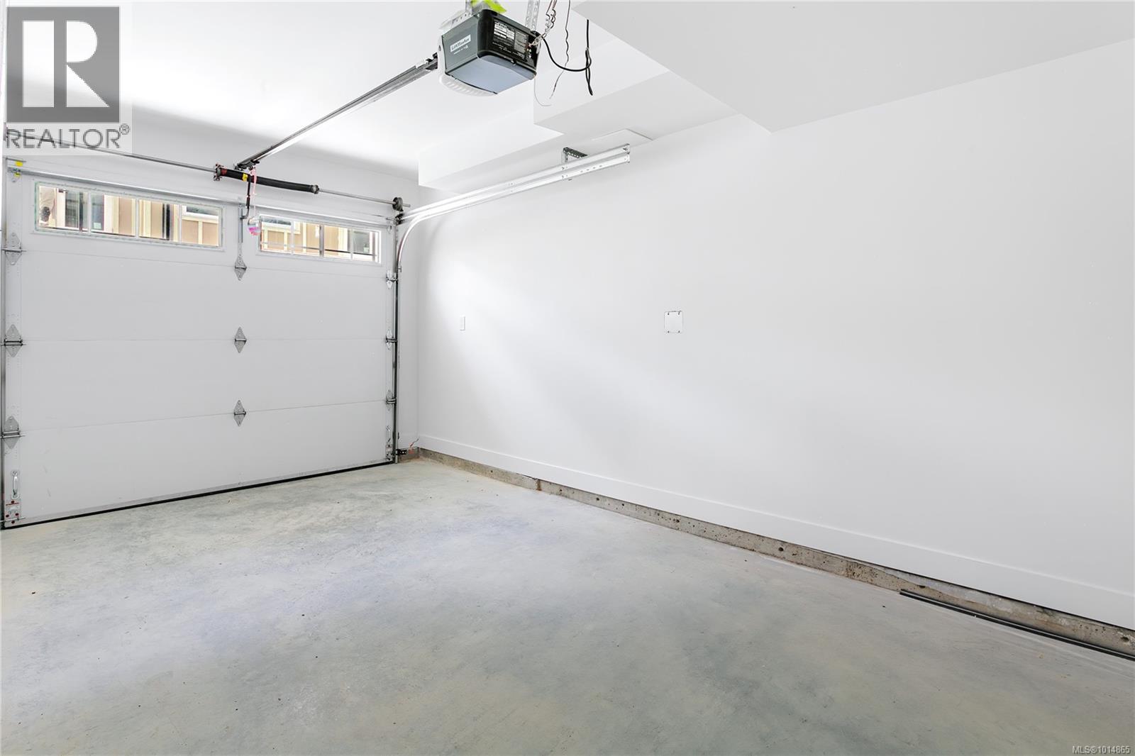 Unit 8 3907 Cedar Hill Rd, Saanich