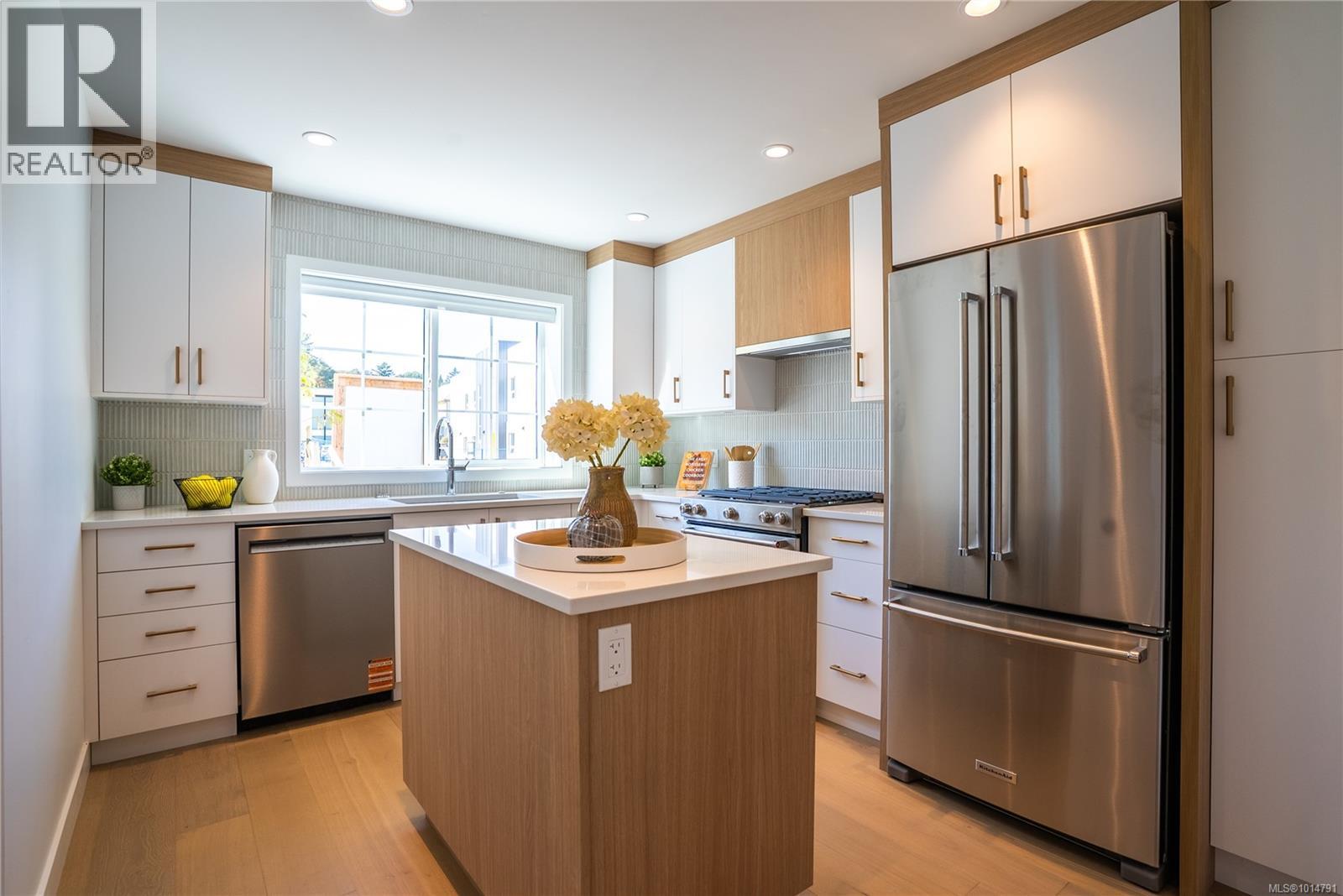 Unit 4 3907 Cedar Hill Rd, Saanich