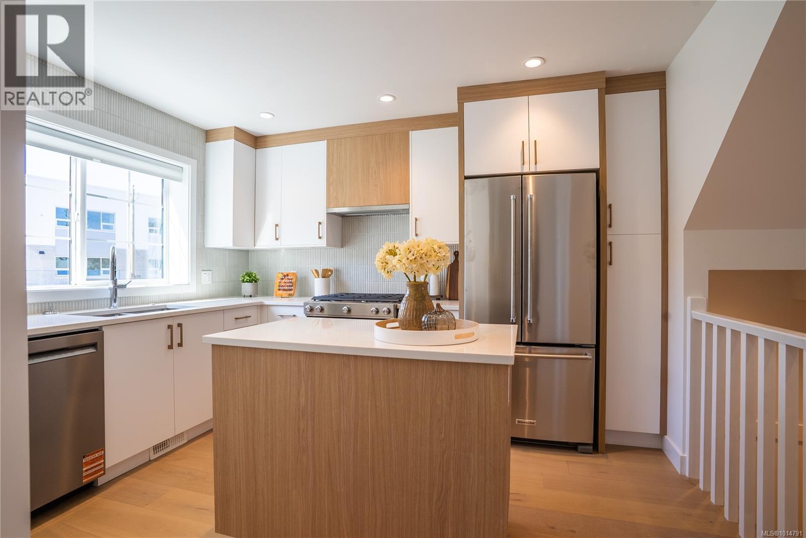 Unit 4 3907 Cedar Hill Rd, Saanich