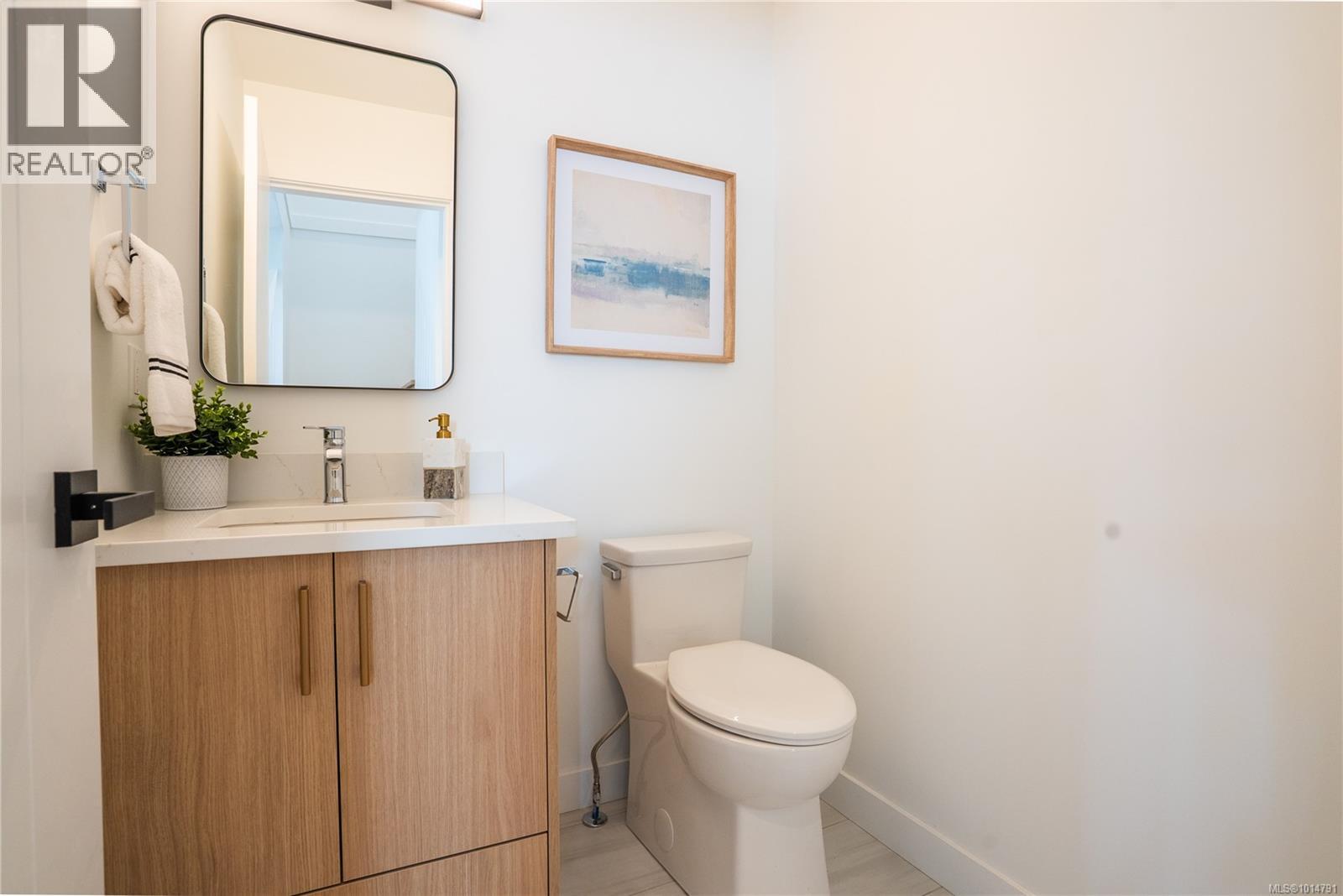 Unit 4 3907 Cedar Hill Rd, Saanich