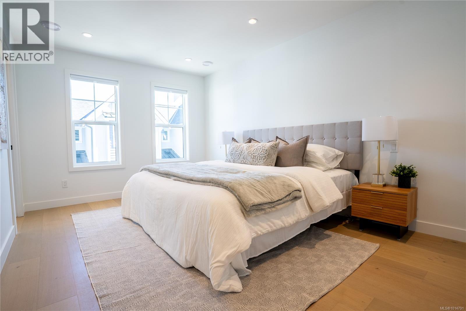 Unit 4 3907 Cedar Hill Rd, Saanich
