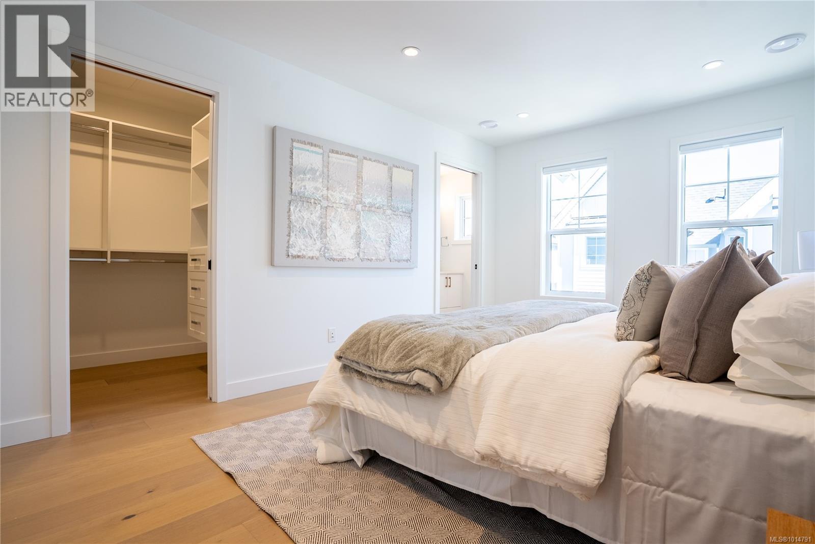 Unit 4 3907 Cedar Hill Rd, Saanich