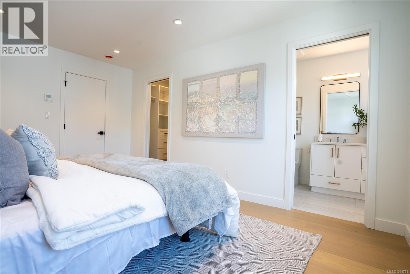 Unit 4 3907 Cedar Hill Rd, Saanich