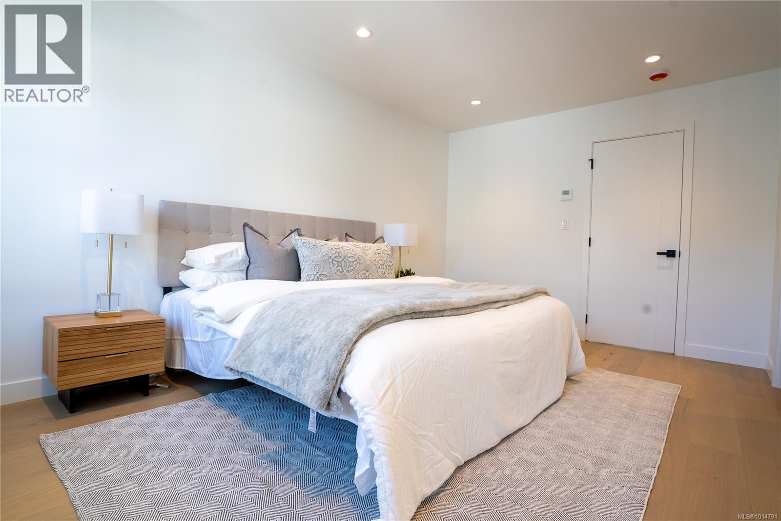 Unit 4 3907 Cedar Hill Rd, Saanich