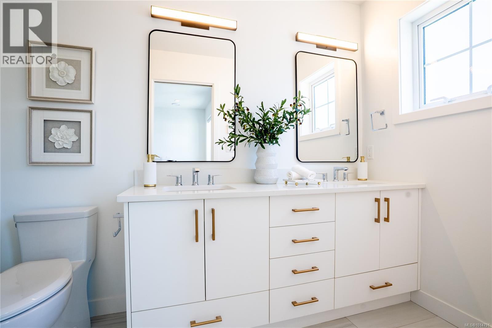 Unit 4 3907 Cedar Hill Rd, Saanich