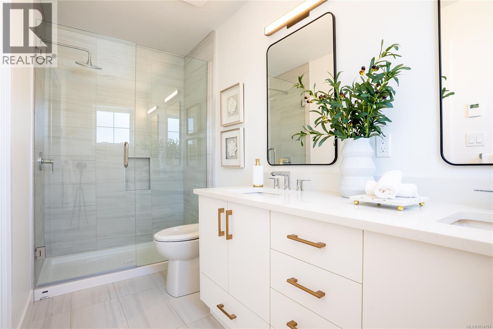 Unit 4 3907 Cedar Hill Rd, Saanich