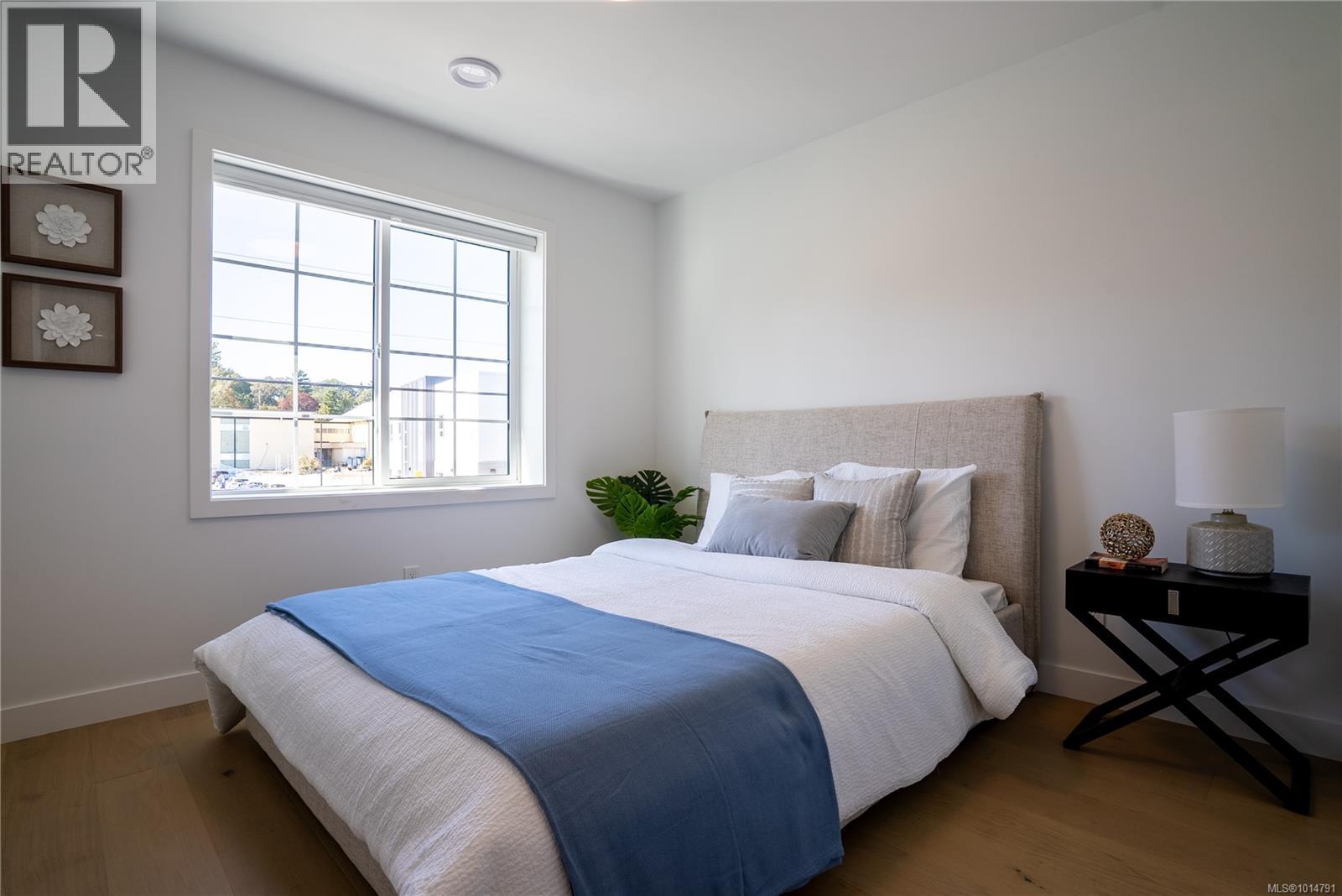 Unit 4 3907 Cedar Hill Rd, Saanich
