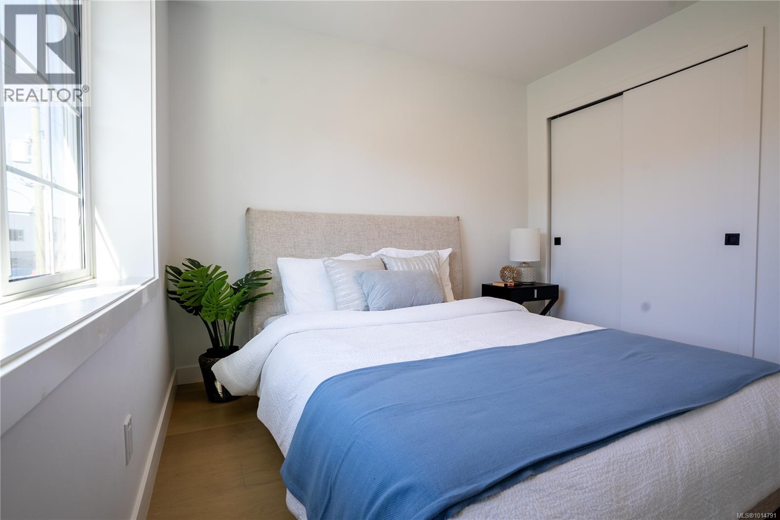 Unit 4 3907 Cedar Hill Rd, Saanich