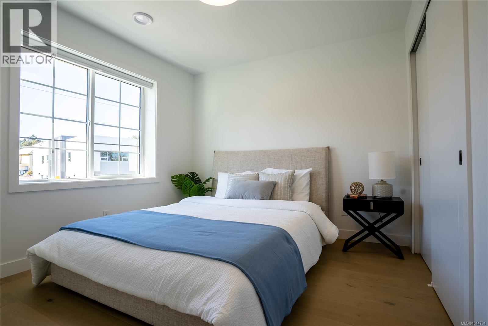 Unit 4 3907 Cedar Hill Rd, Saanich