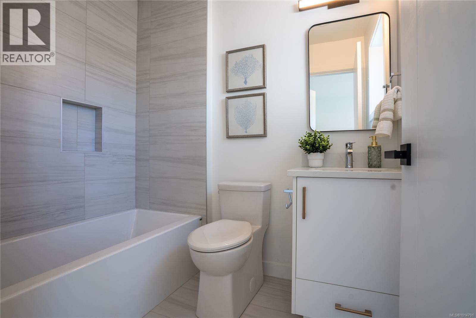 Unit 4 3907 Cedar Hill Rd, Saanich