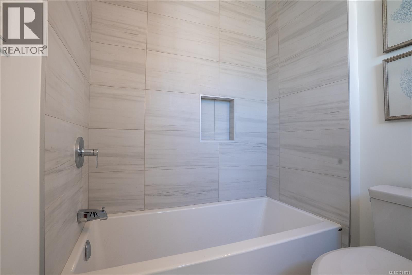 Unit 4 3907 Cedar Hill Rd, Saanich