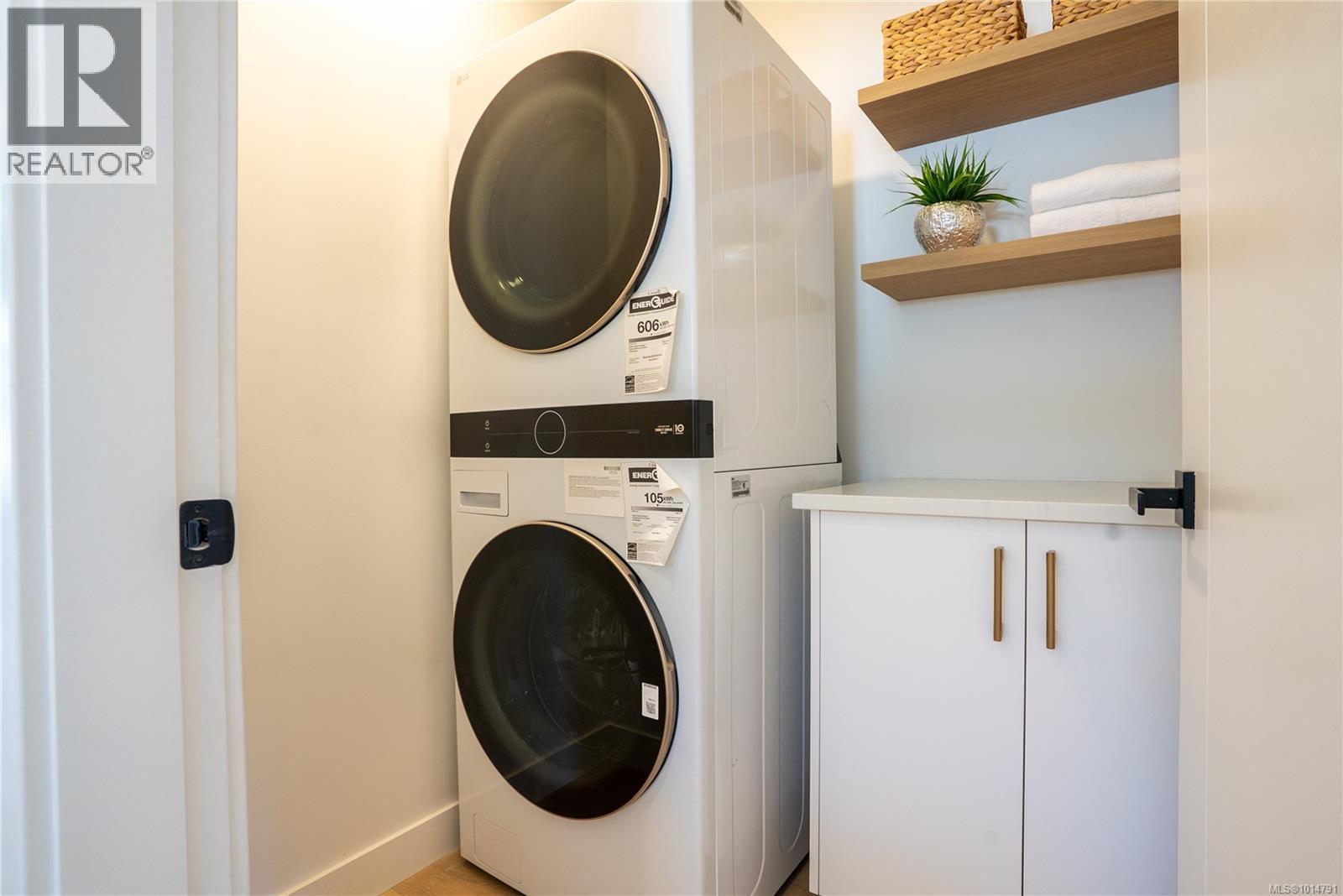 Unit 4 3907 Cedar Hill Rd, Saanich