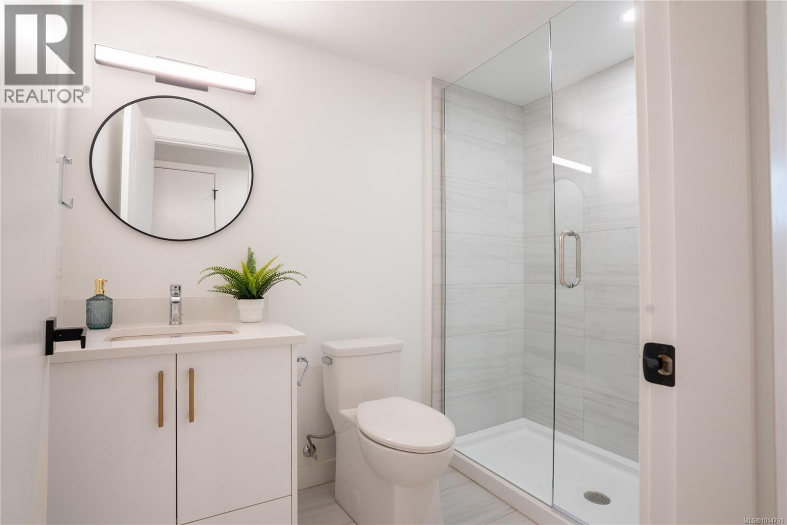 Unit 4 3907 Cedar Hill Rd, Saanich