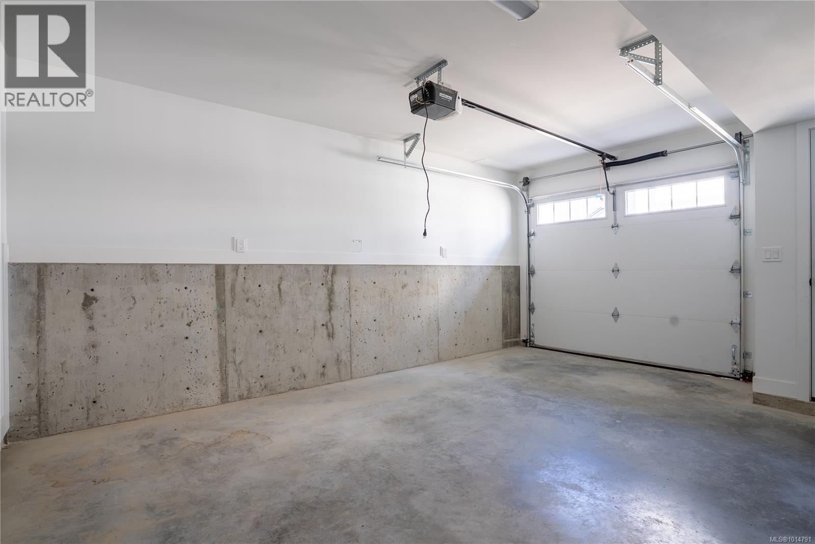 Unit 4 3907 Cedar Hill Rd, Saanich