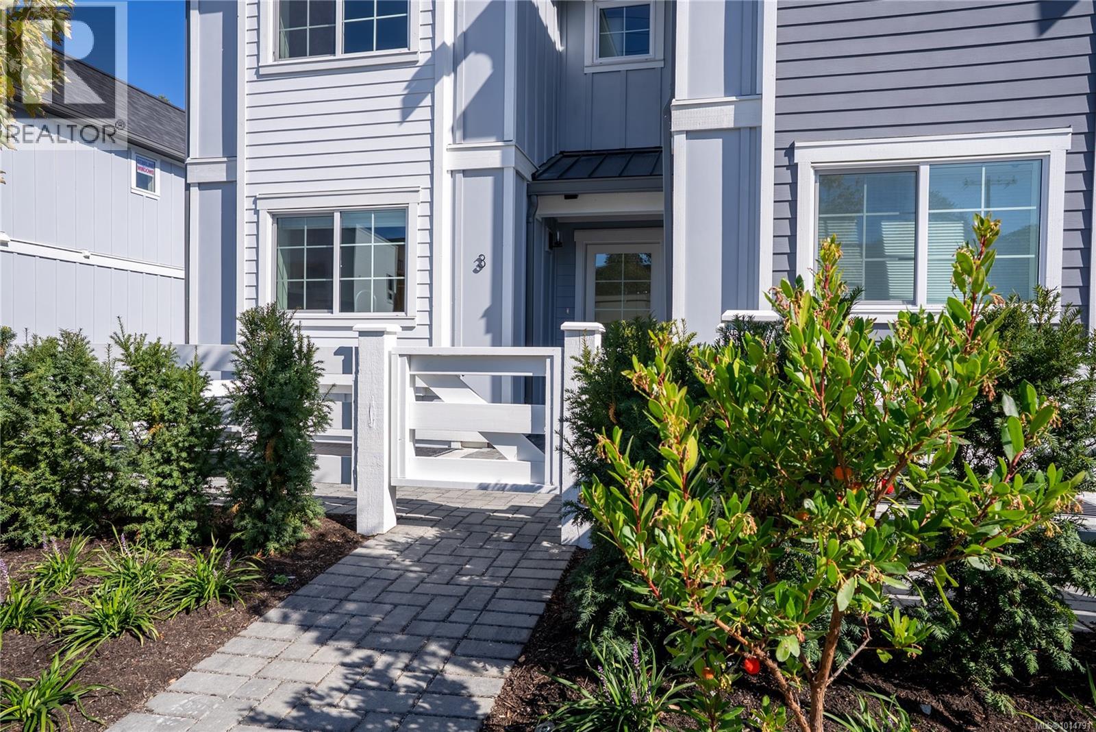 Unit 4 3907 Cedar Hill Rd, Saanich