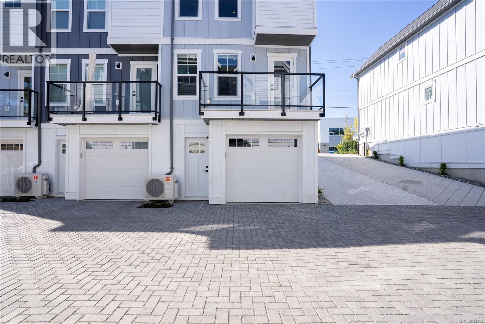 Unit 4 3907 Cedar Hill Rd, Saanich