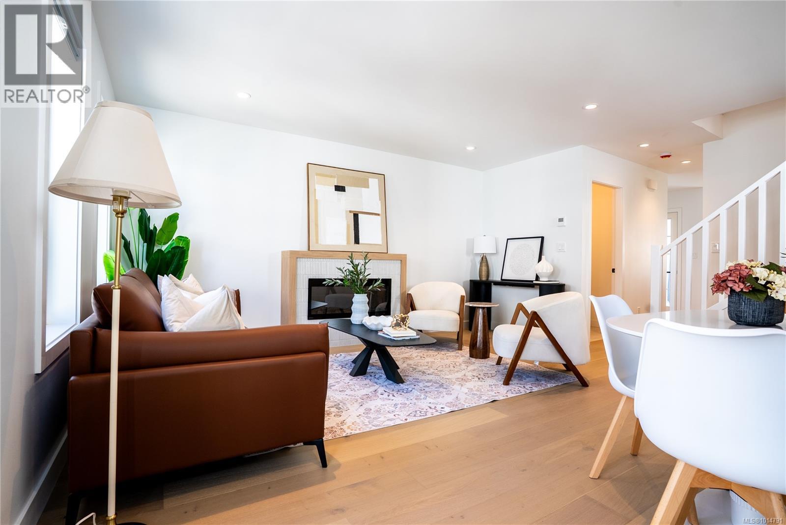 Unit 4 3907 Cedar Hill Rd, Saanich