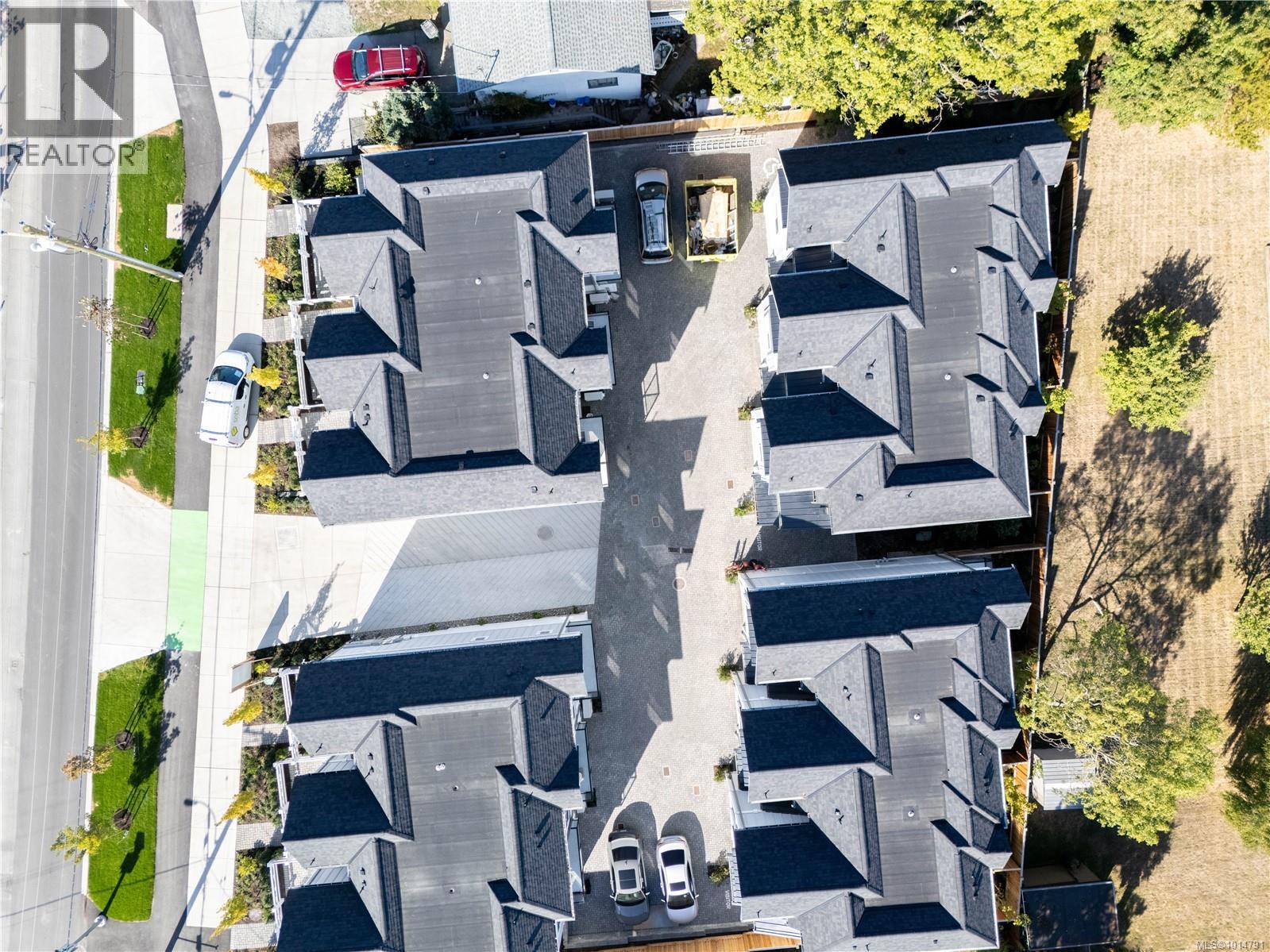 Unit 4 3907 Cedar Hill Rd, Saanich