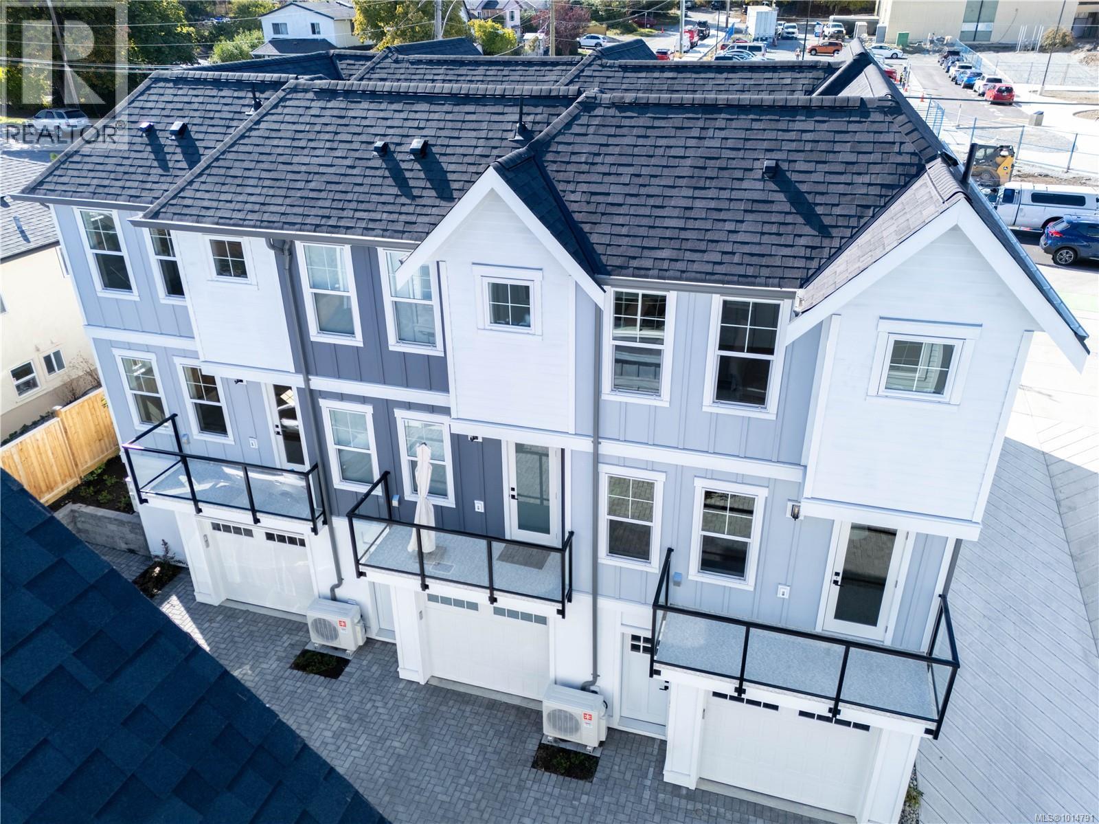 Unit 4 3907 Cedar Hill Rd, Saanich