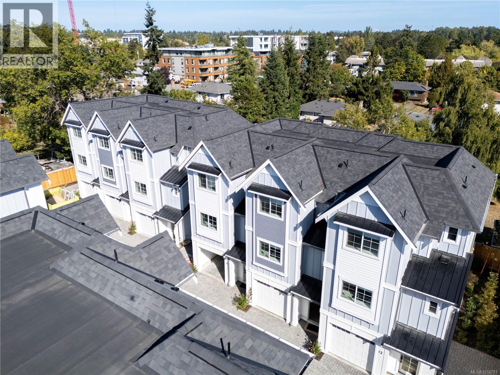 Unit 4 3907 Cedar Hill Rd, Saanich