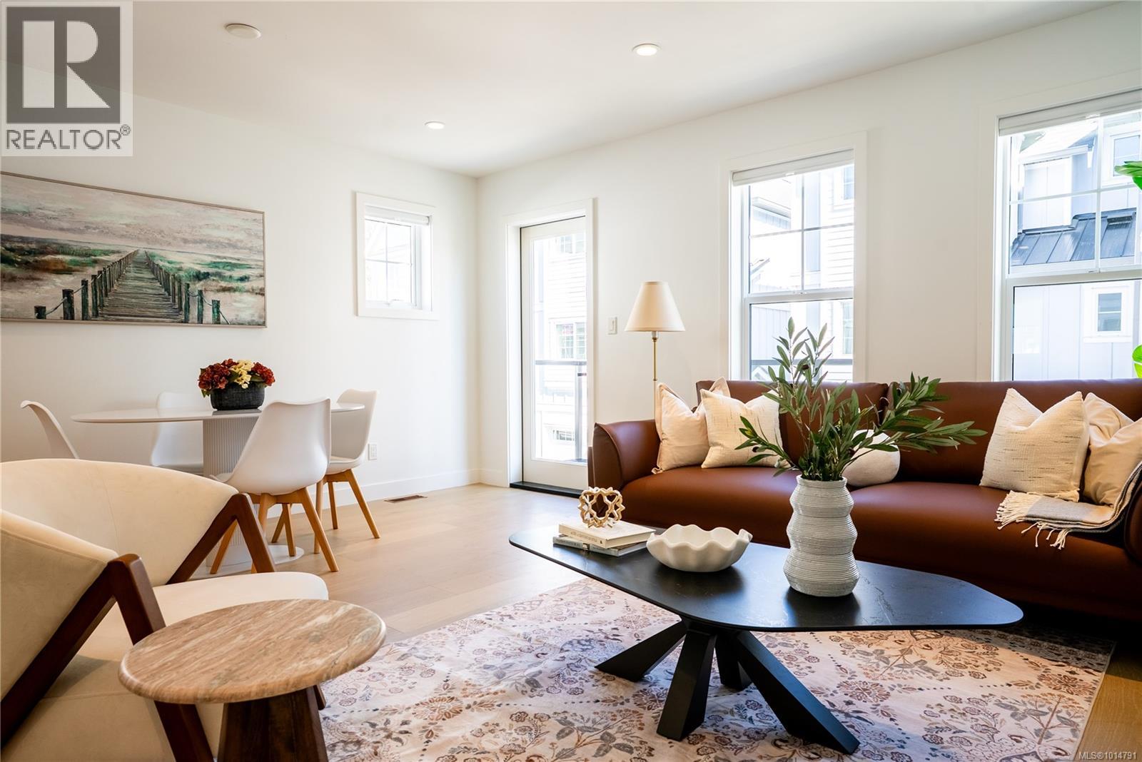 Unit 4 3907 Cedar Hill Rd, Saanich