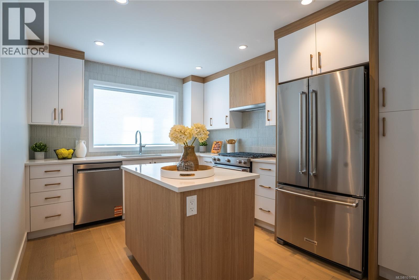 Unit 4 3907 Cedar Hill Rd, Saanich