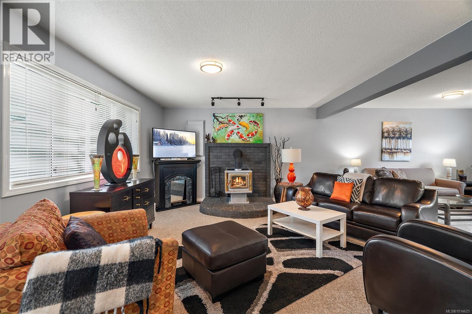 6877 Philip Rd, Lantzville